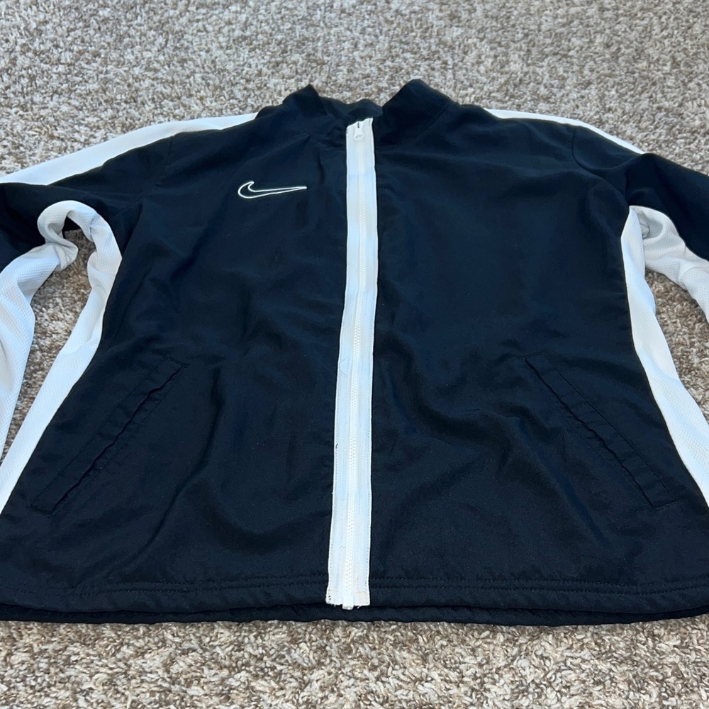 Nike Sporty Classy Black and White Women's Windbreaker Jacket - Picture 5 of 9
